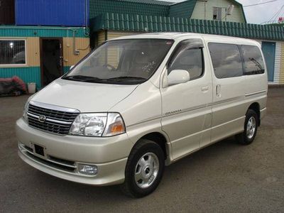 Автостекла Toyota Granvia c установкой в Москве